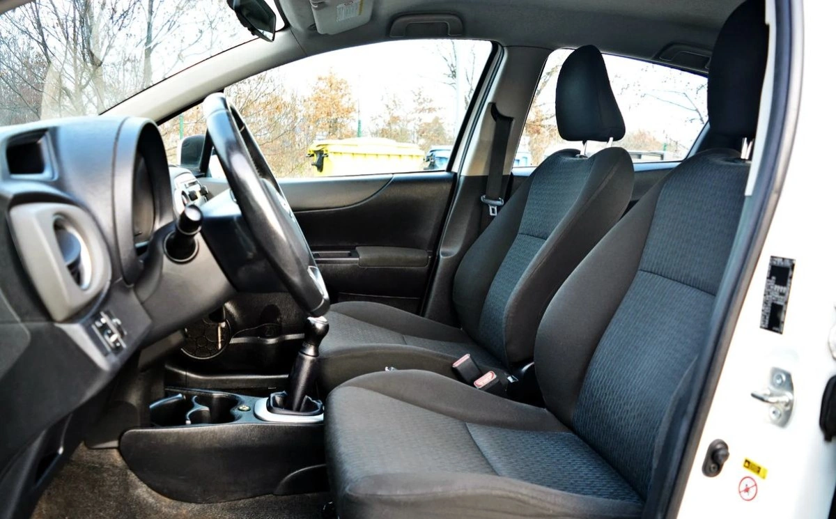 Toyota Yaris - Zdjęcie 2