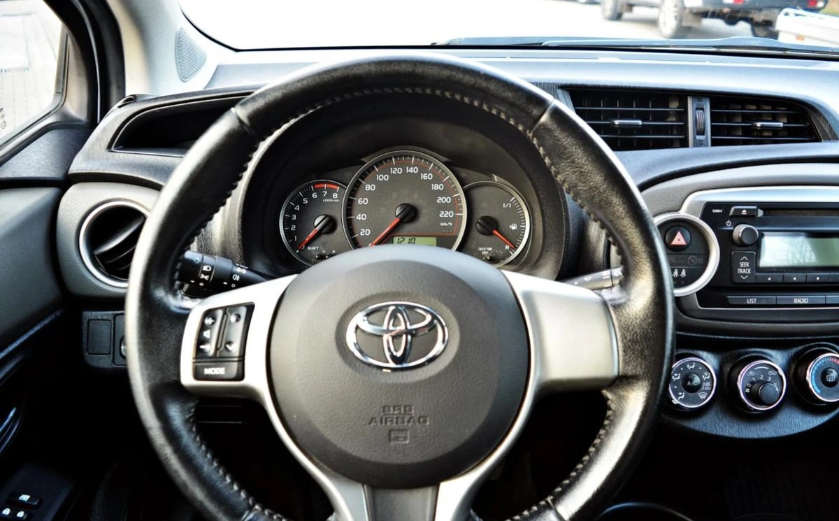Toyota Yaris - Zdjęcie 3