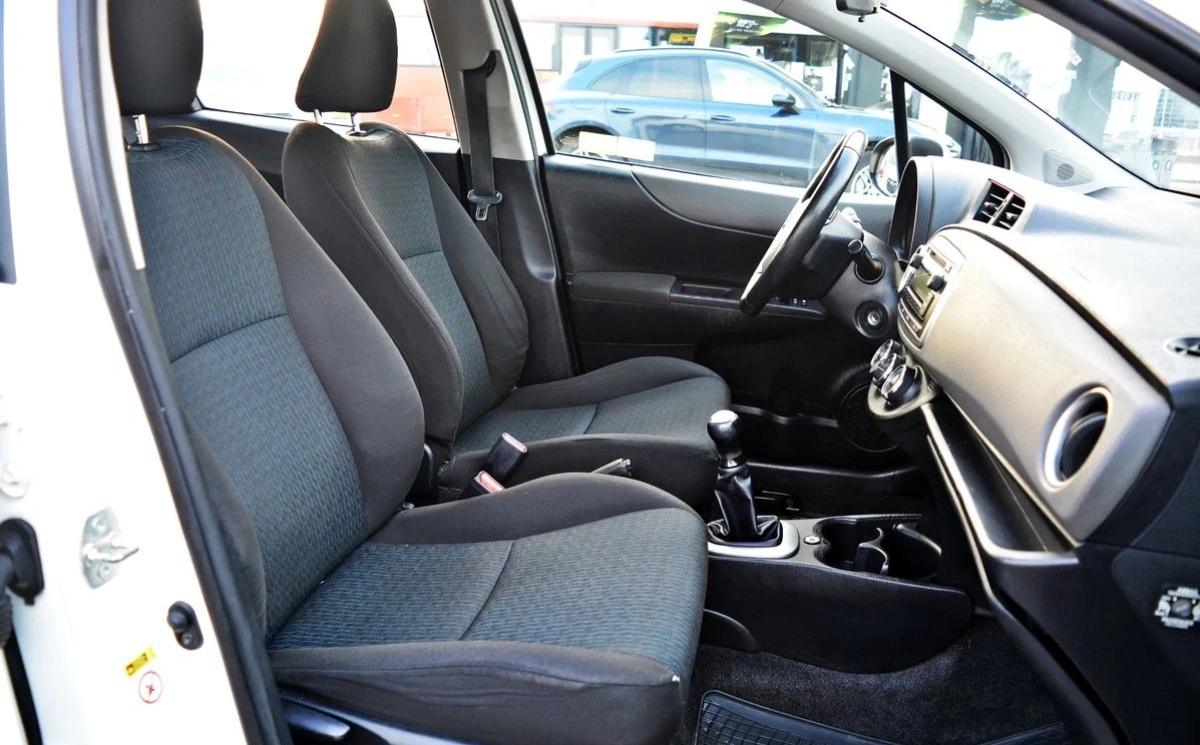 Toyota Yaris - Zdjęcie 6