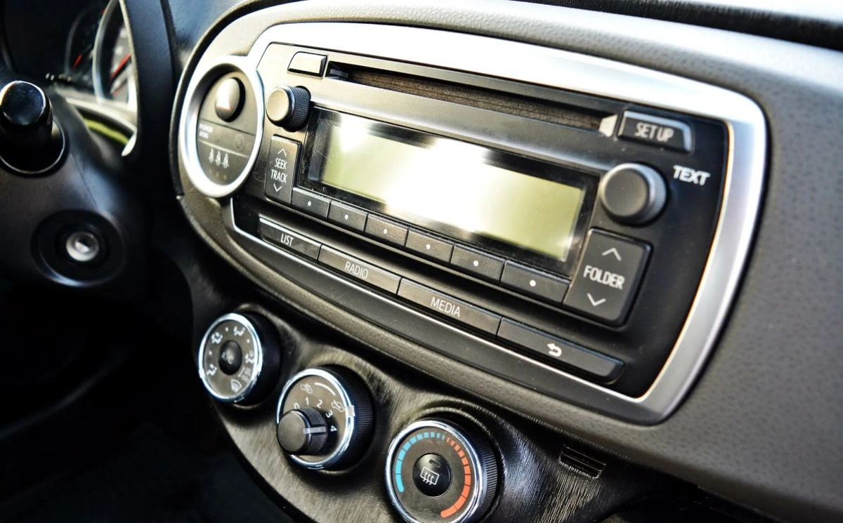 Toyota Yaris - Zdjęcie 7