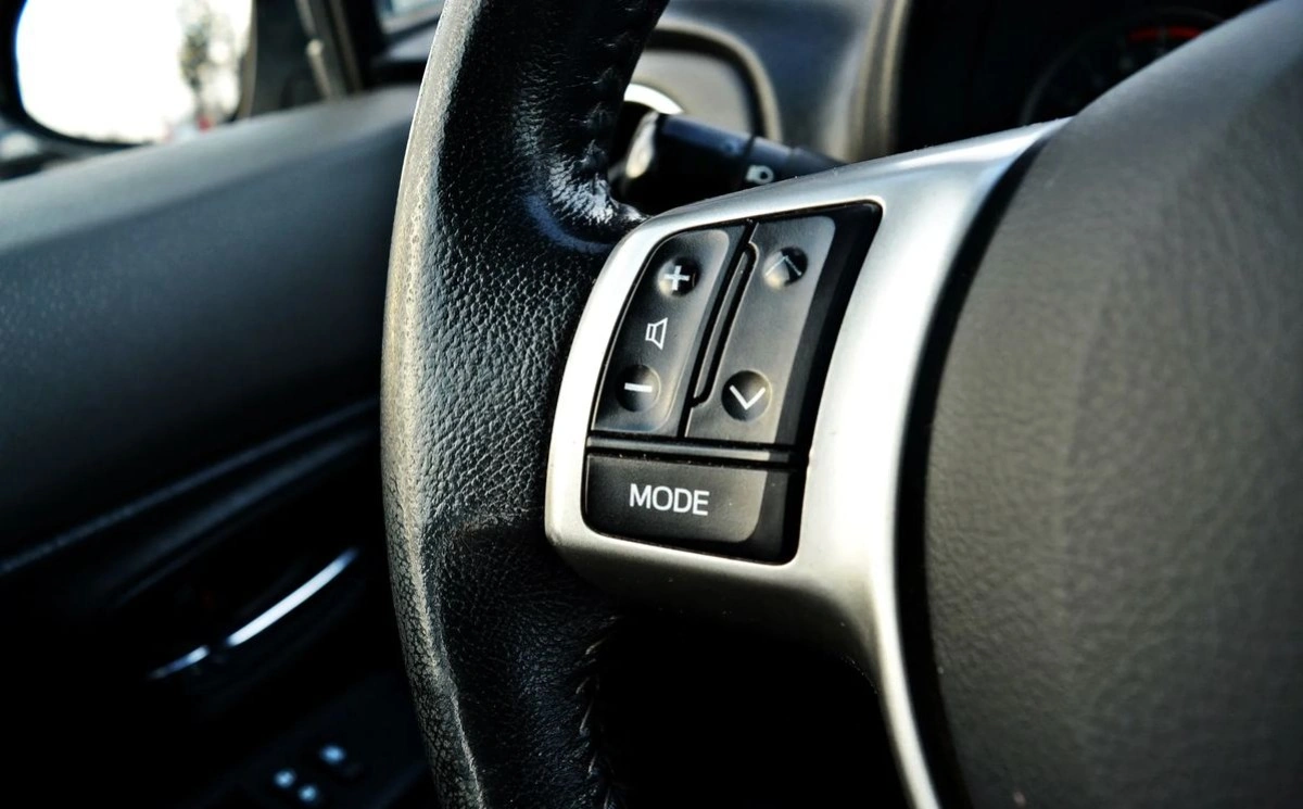 Toyota Yaris - Zdjęcie 8