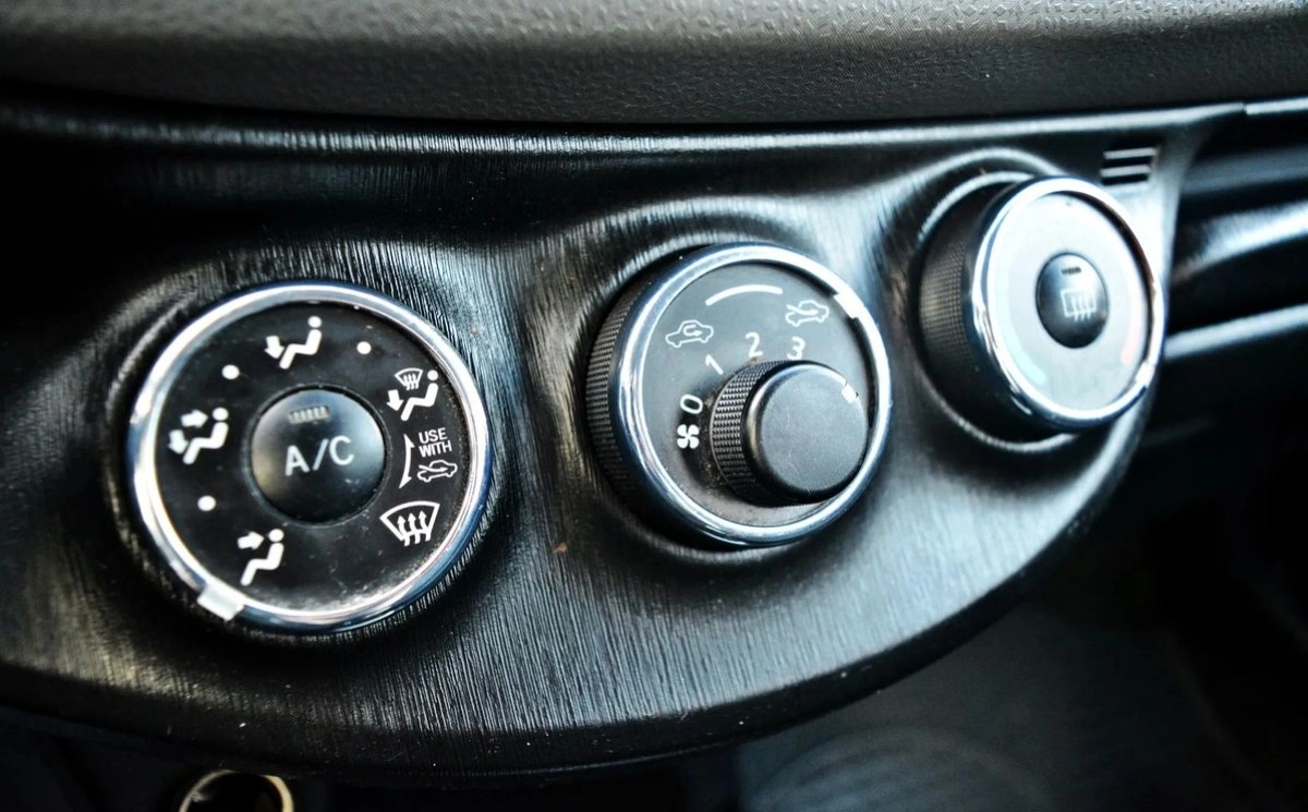 Toyota Yaris - Zdjęcie 11