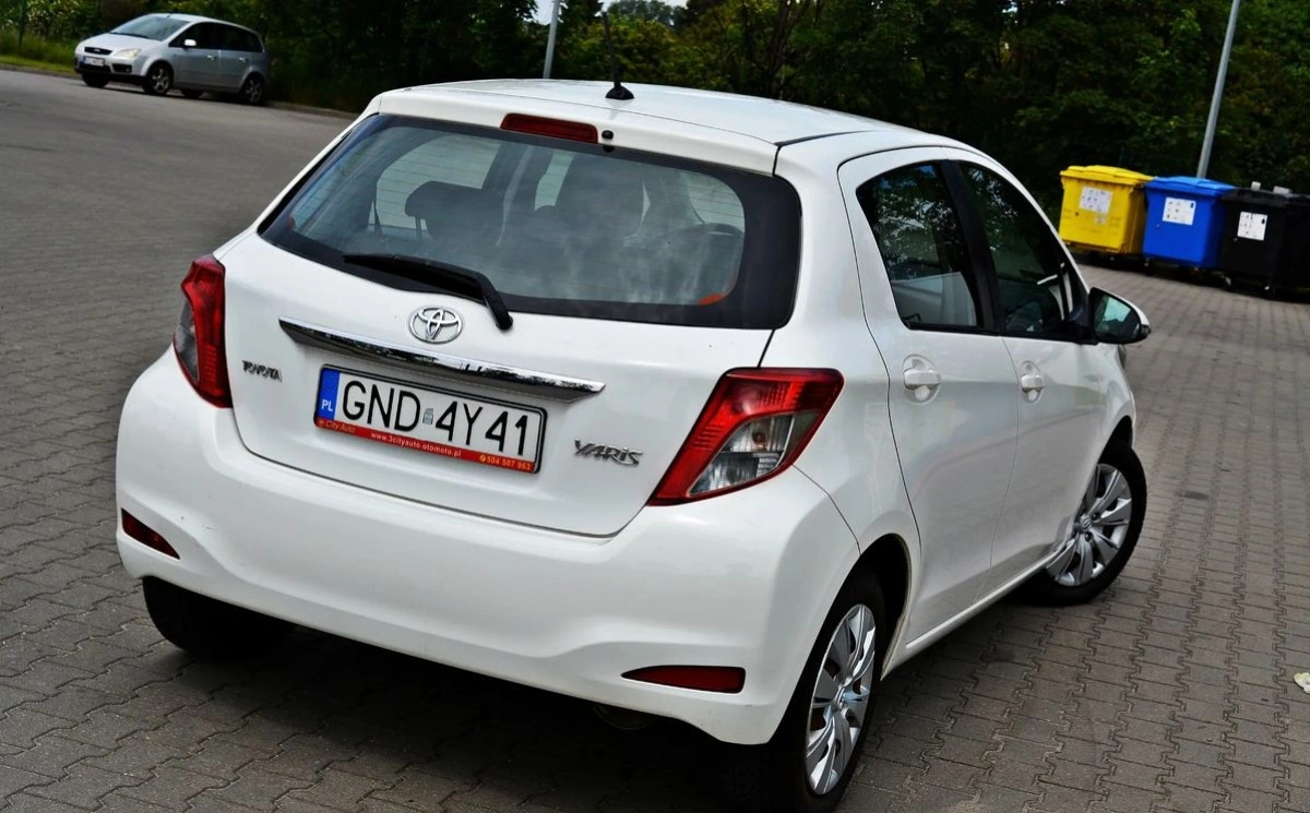 Toyota Yaris - Zdjęcie 14