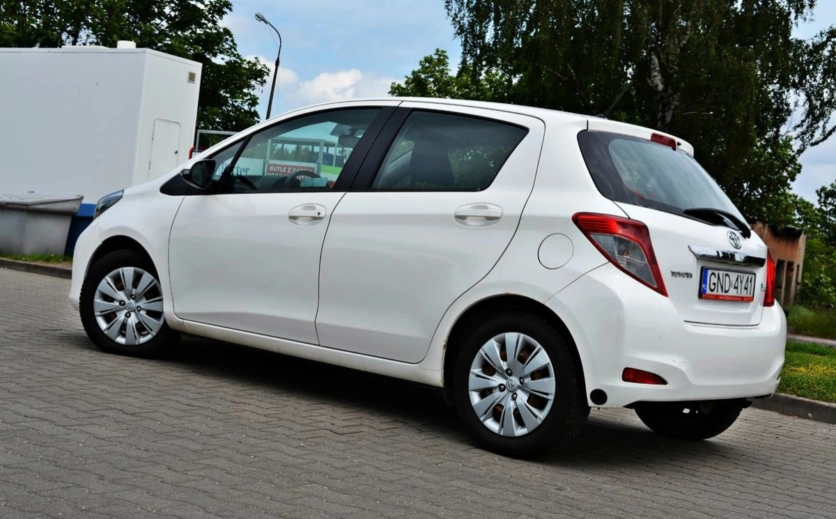Toyota Yaris - Zdjęcie 15