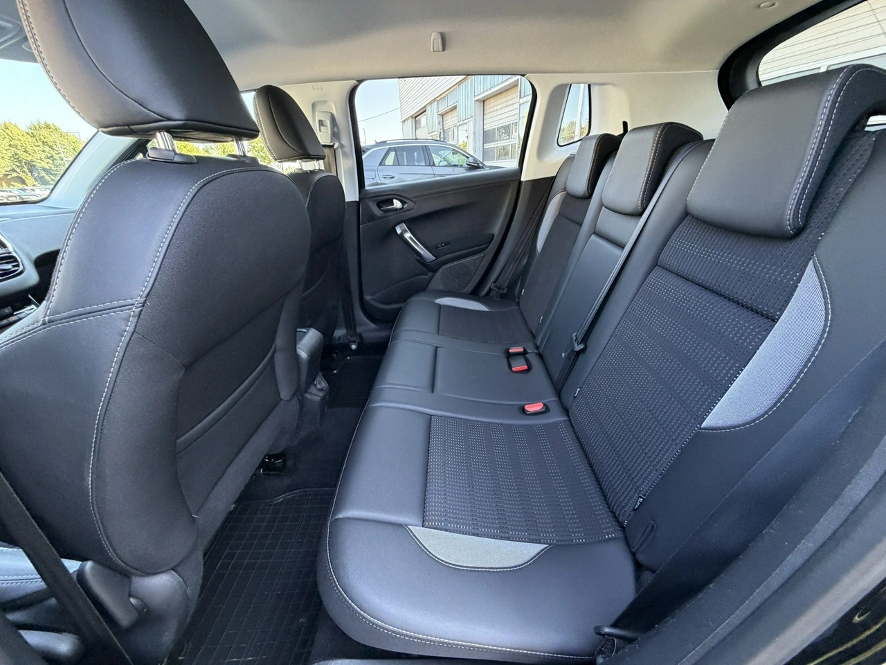 Peugeot 2008 - Zdjęcie 28