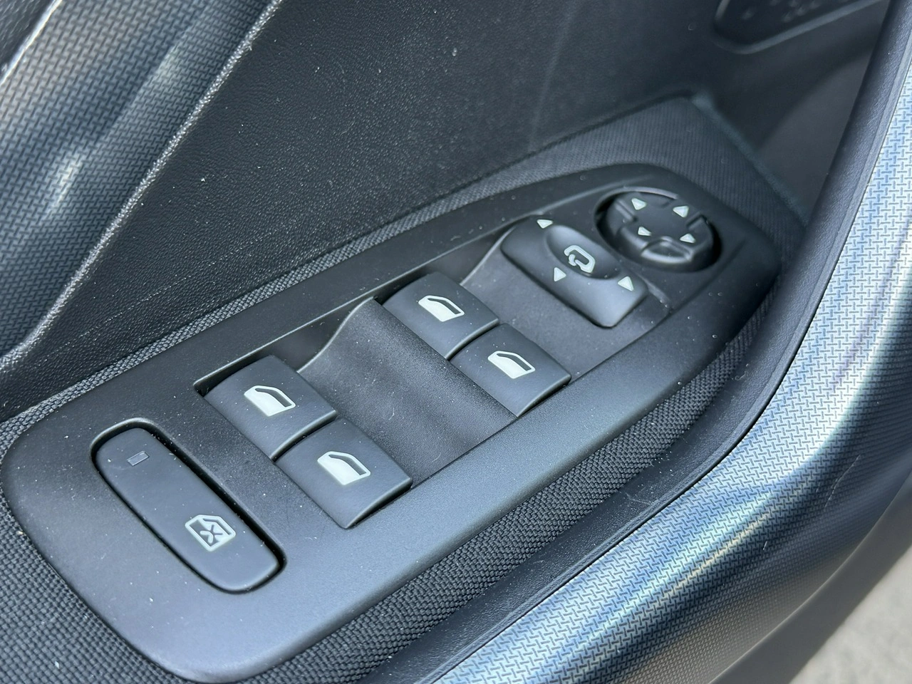 Peugeot 2008 - Zdjęcie 15