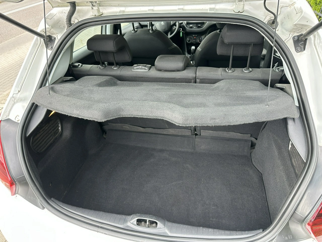 Peugeot 208 - Zdjęcie 11