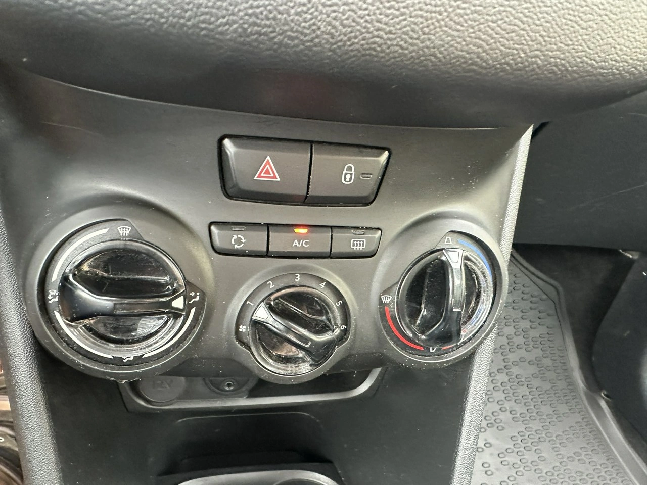 Peugeot 208 - Zdjęcie 18