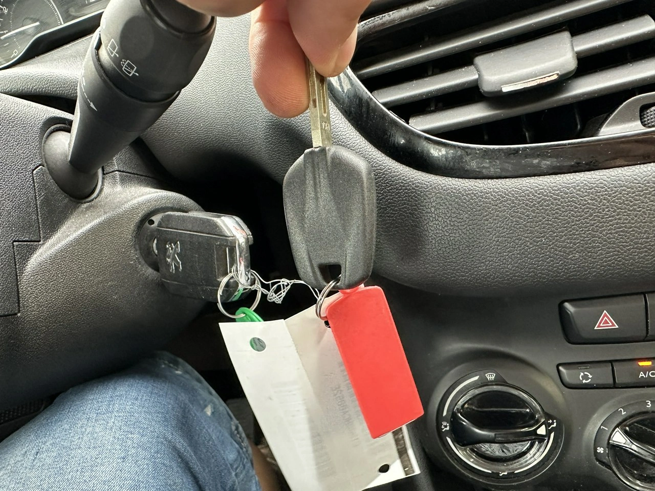 Peugeot 208 - Zdjęcie 21