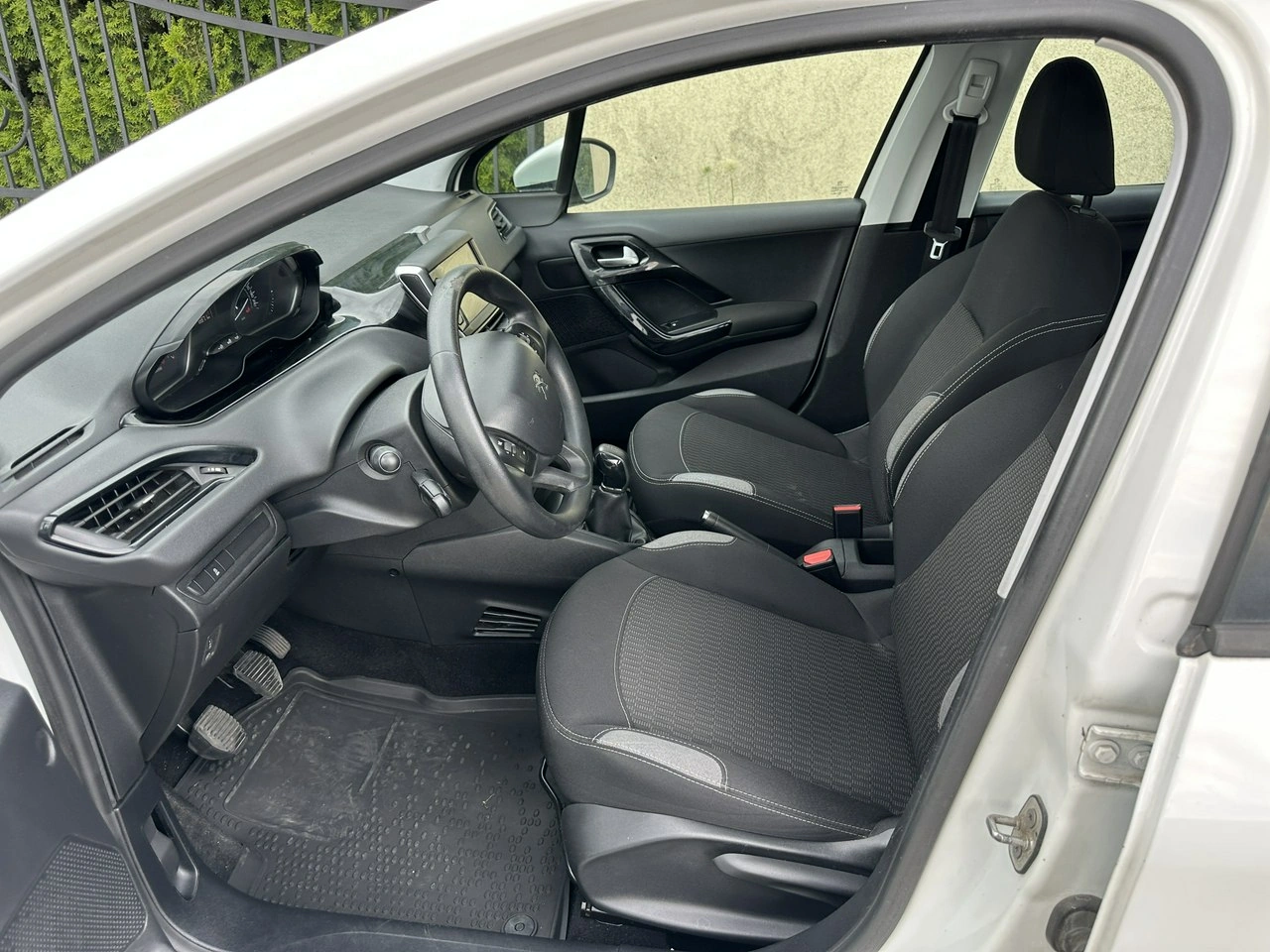 Peugeot 208 - Zdjęcie 8