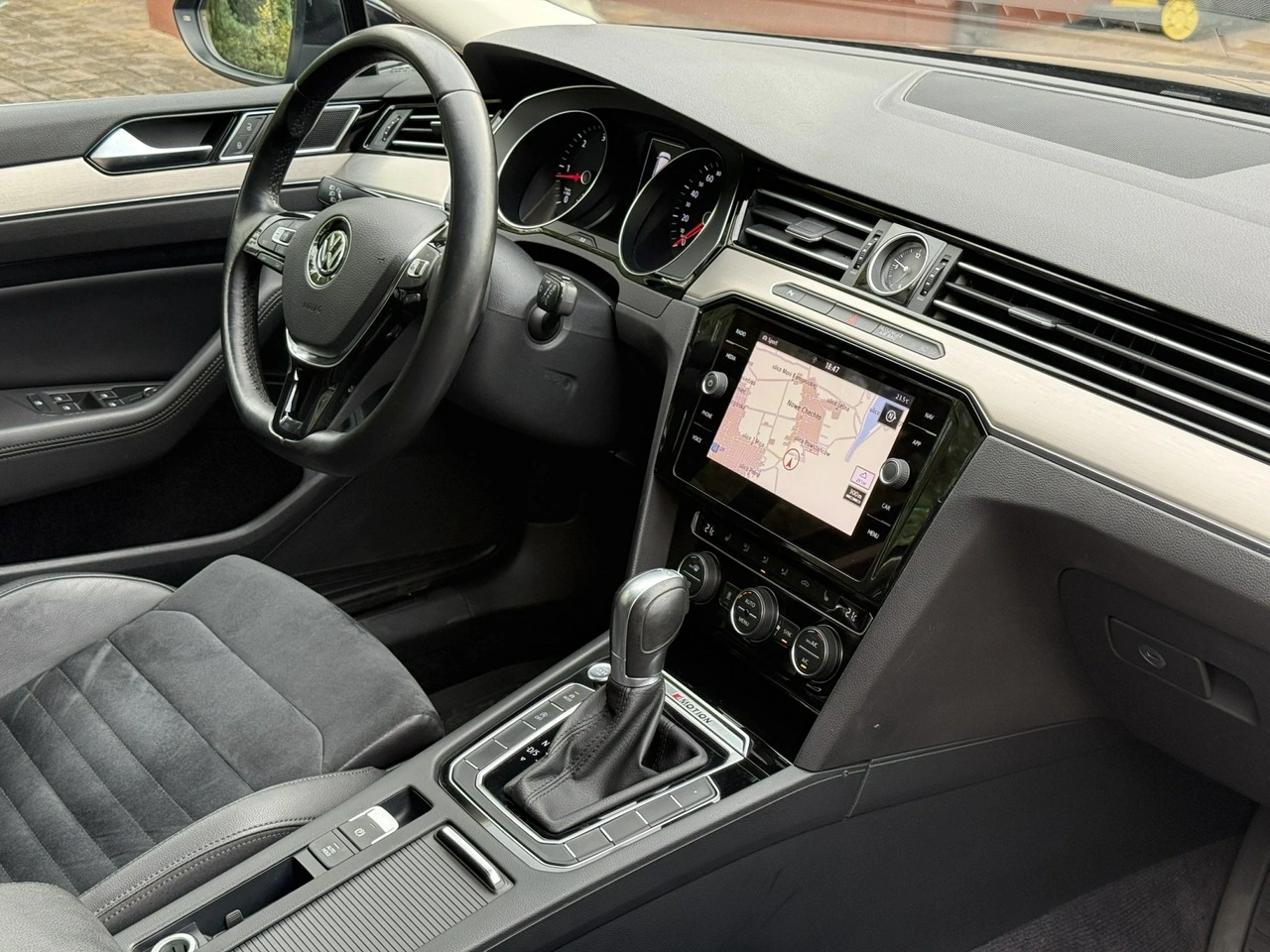 Volkswagen Passat - Zdjęcie 18
