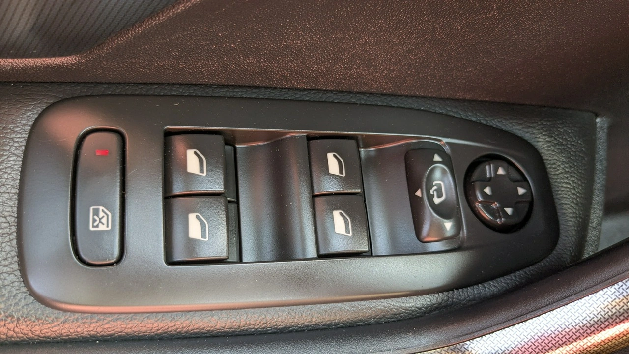 Peugeot 2008 - Zdjęcie 28