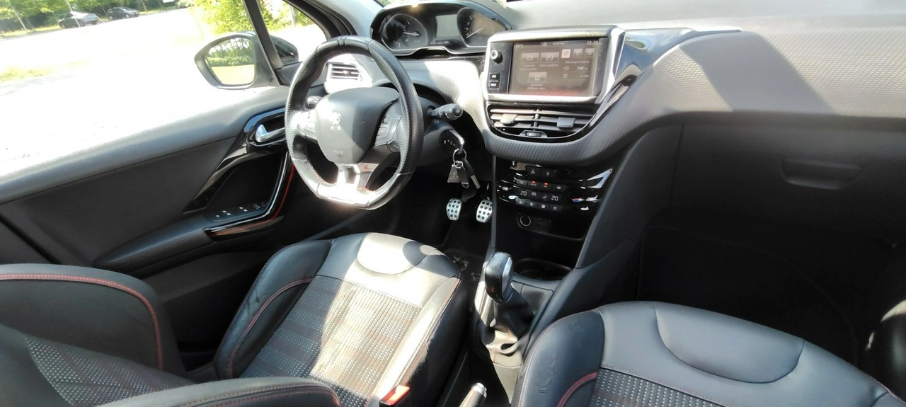 Peugeot 208 - Zdjęcie 8