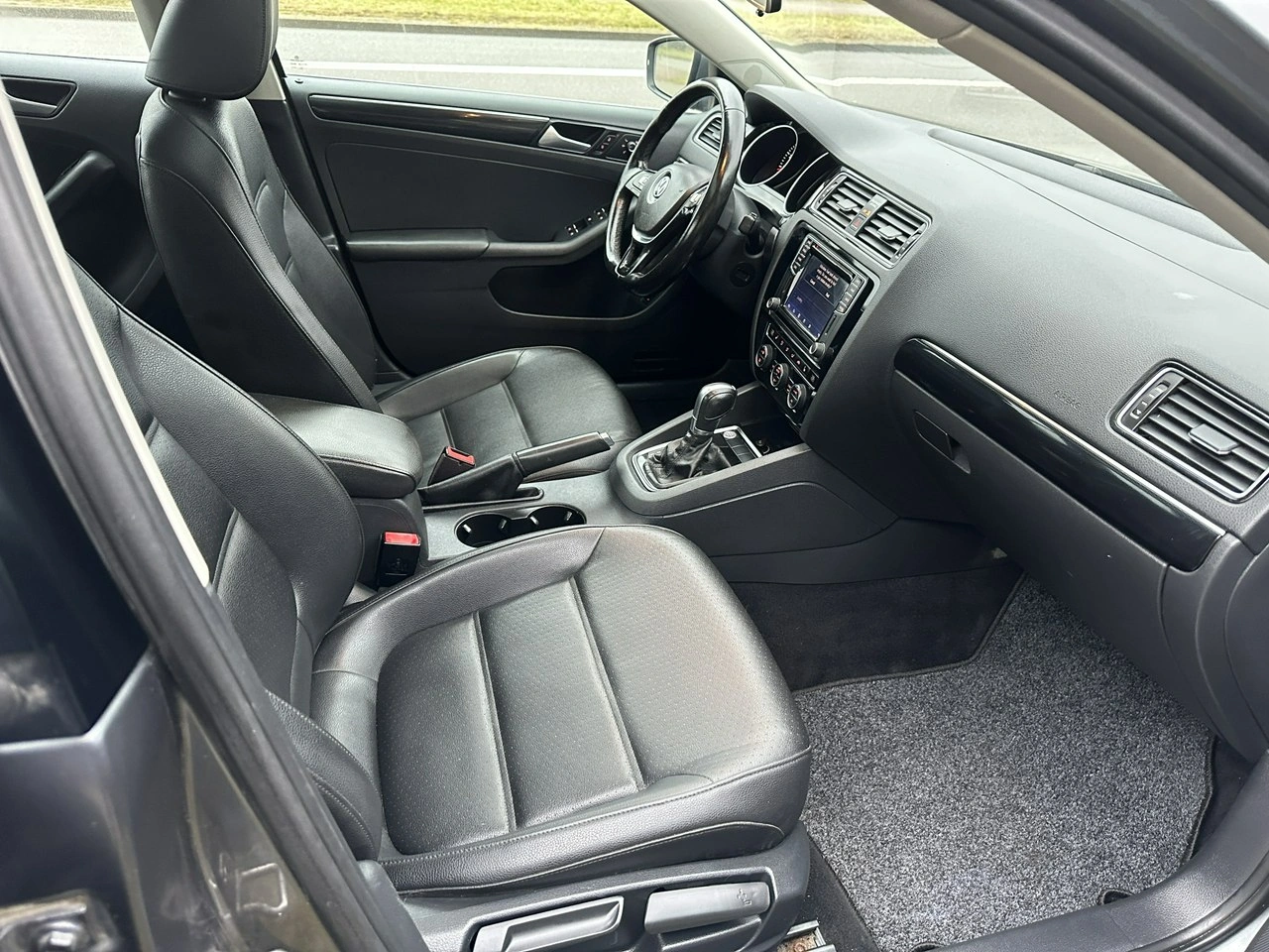 Volkswagen Jetta - Zdjęcie 16