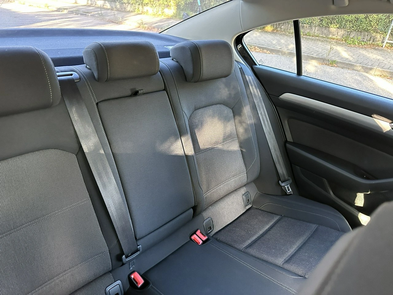 Volkswagen Passat - Zdjęcie 15