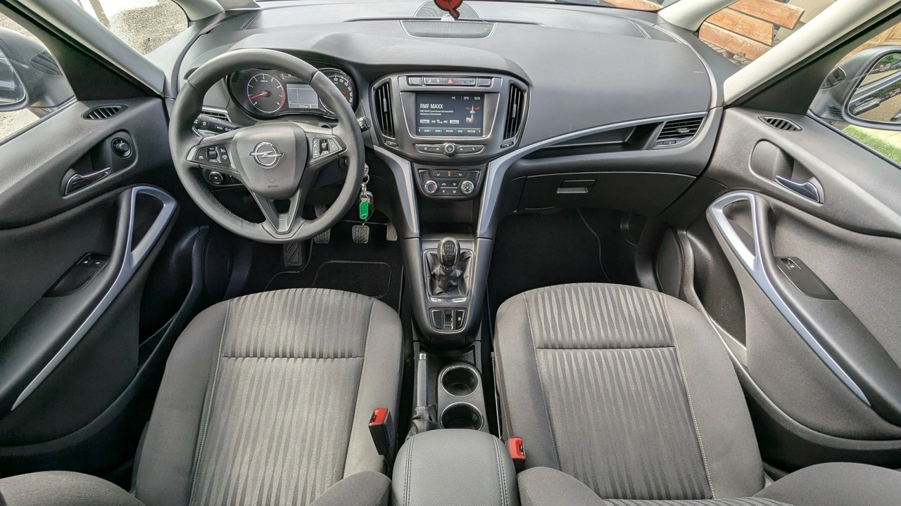 Opel Zafira - Zdjęcie 18