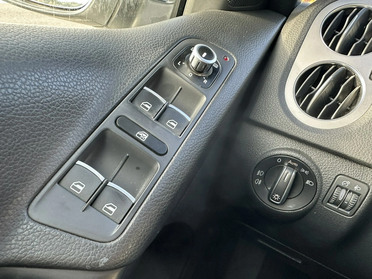 Volkswagen Tiguan - Zdjęcie 21