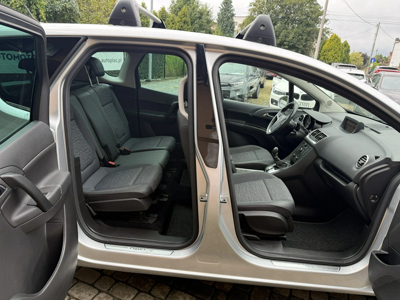 Opel Meriva - Zdjęcie 21