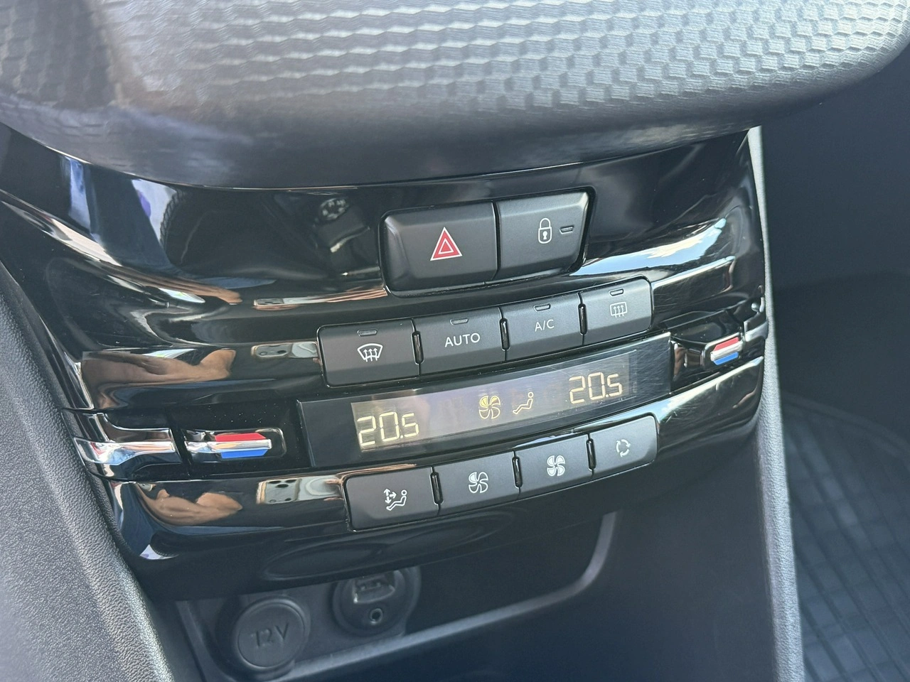 Peugeot 2008 - Zdjęcie 24