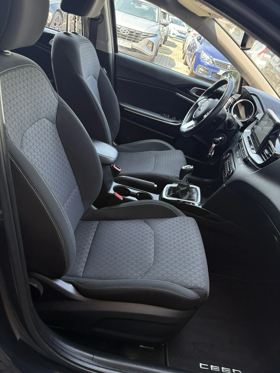 Kia Ceed - Zdjęcie 19