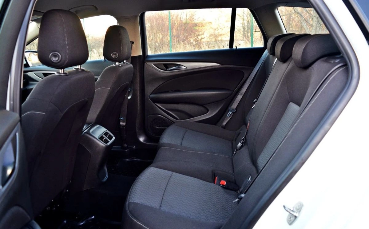 Opel Insignia - Zdjęcie 9