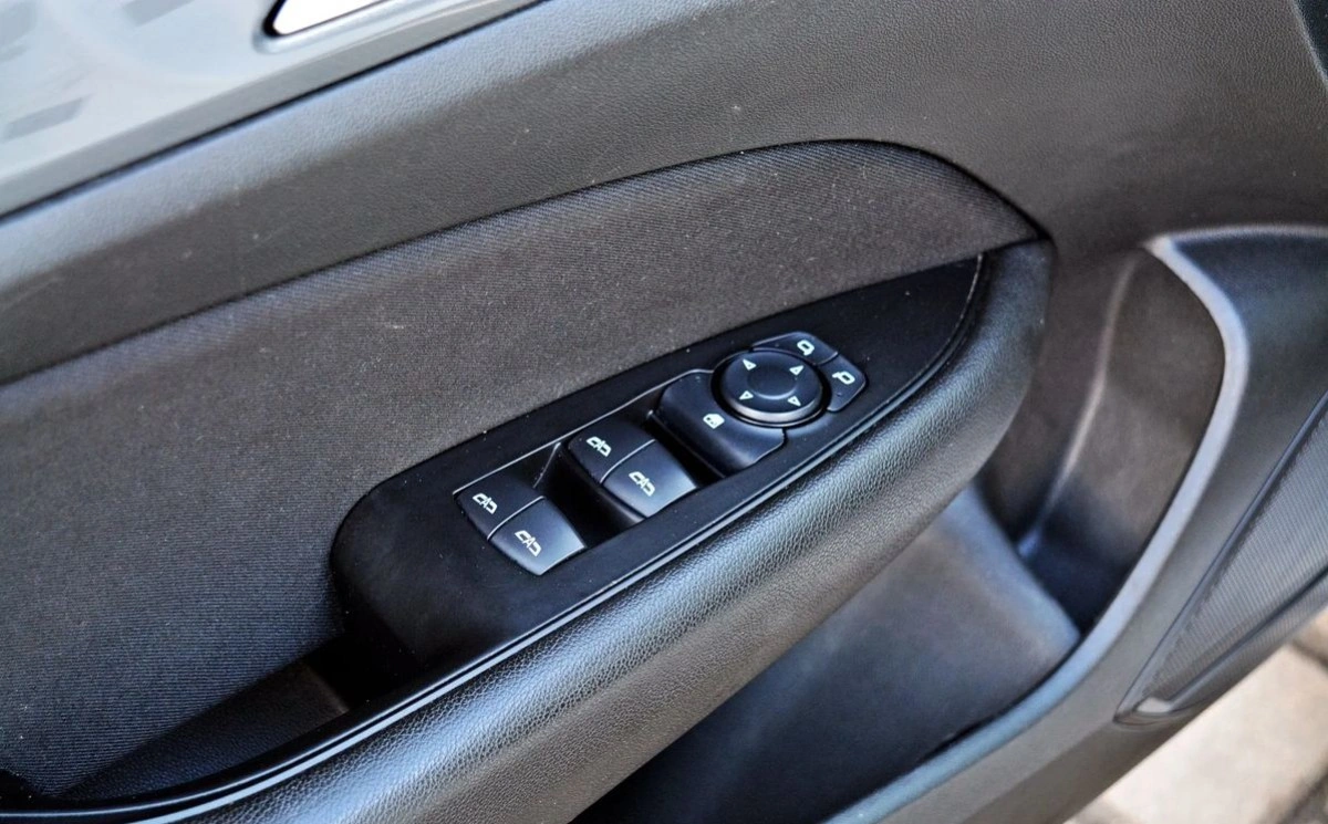 Opel Insignia - Zdjęcie 10