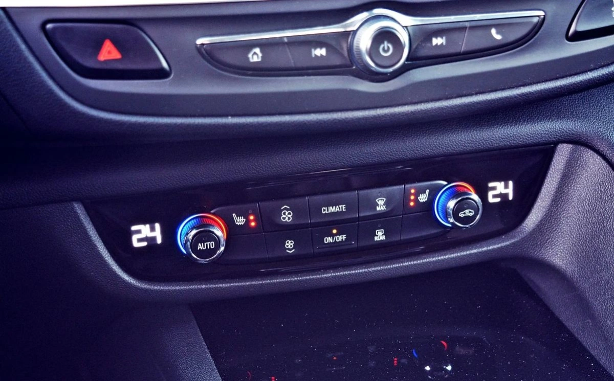 Opel Insignia - Zdjęcie 14