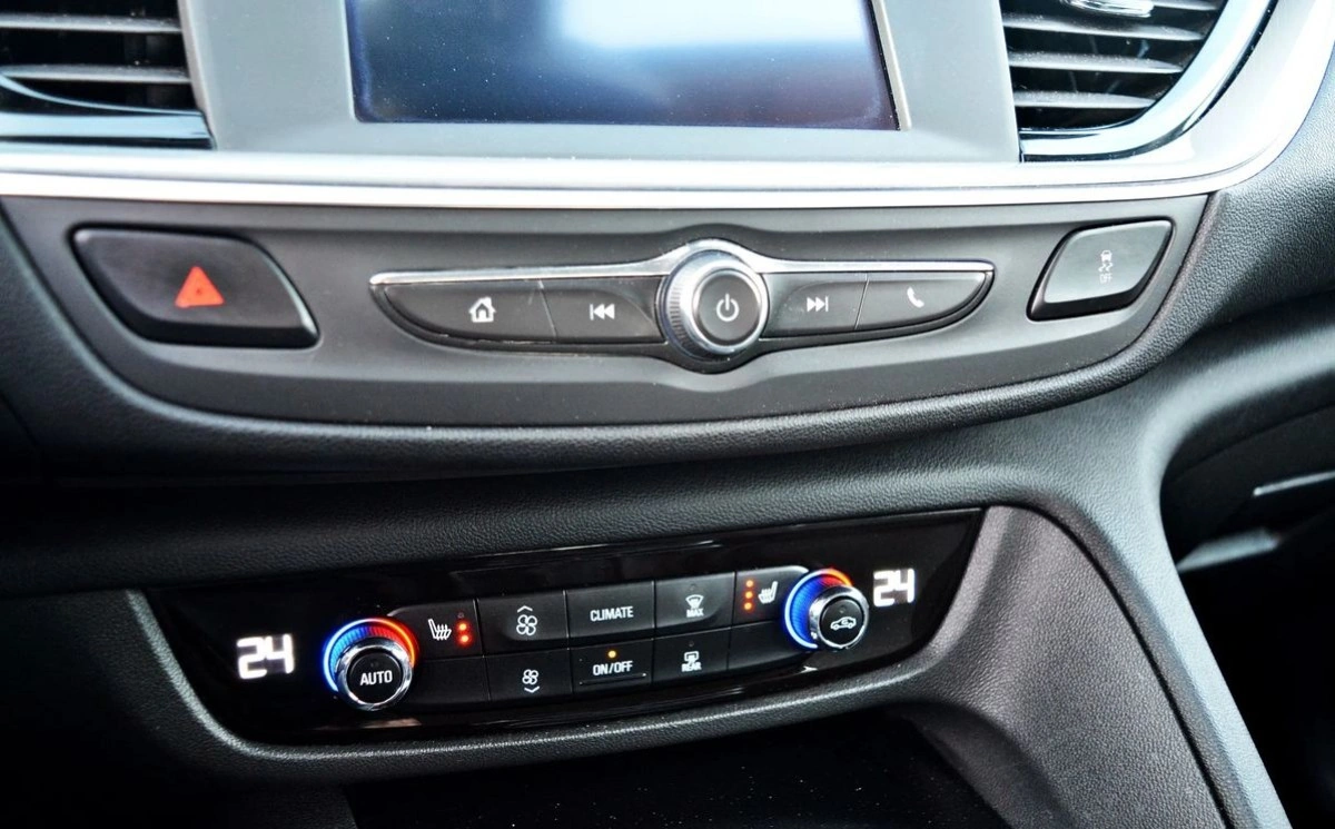 Opel Insignia - Zdjęcie 16