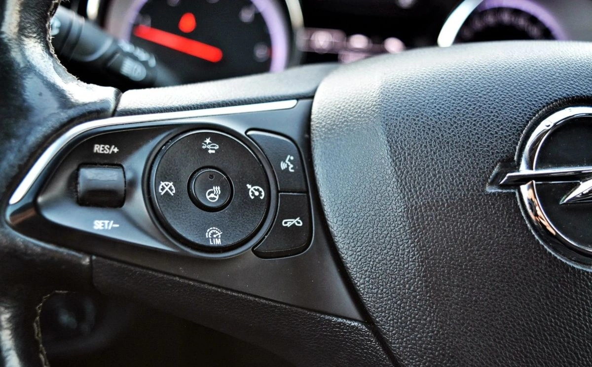 Opel Insignia - Zdjęcie 18