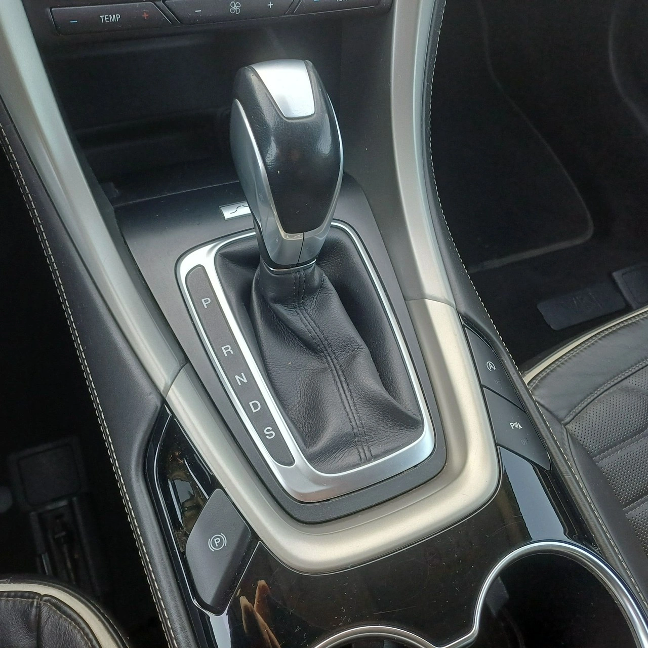 Ford Mondeo - Zdjęcie 21