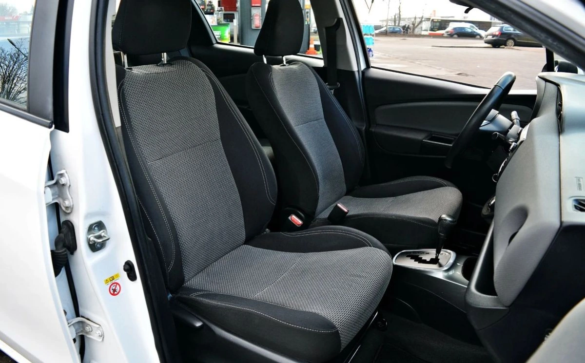 Toyota Yaris - Zdjęcie 7