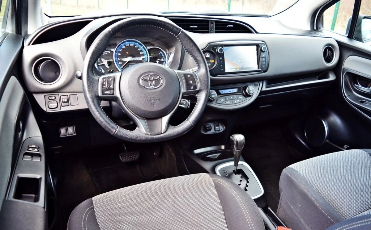 Toyota Yaris - Zdjęcie 8