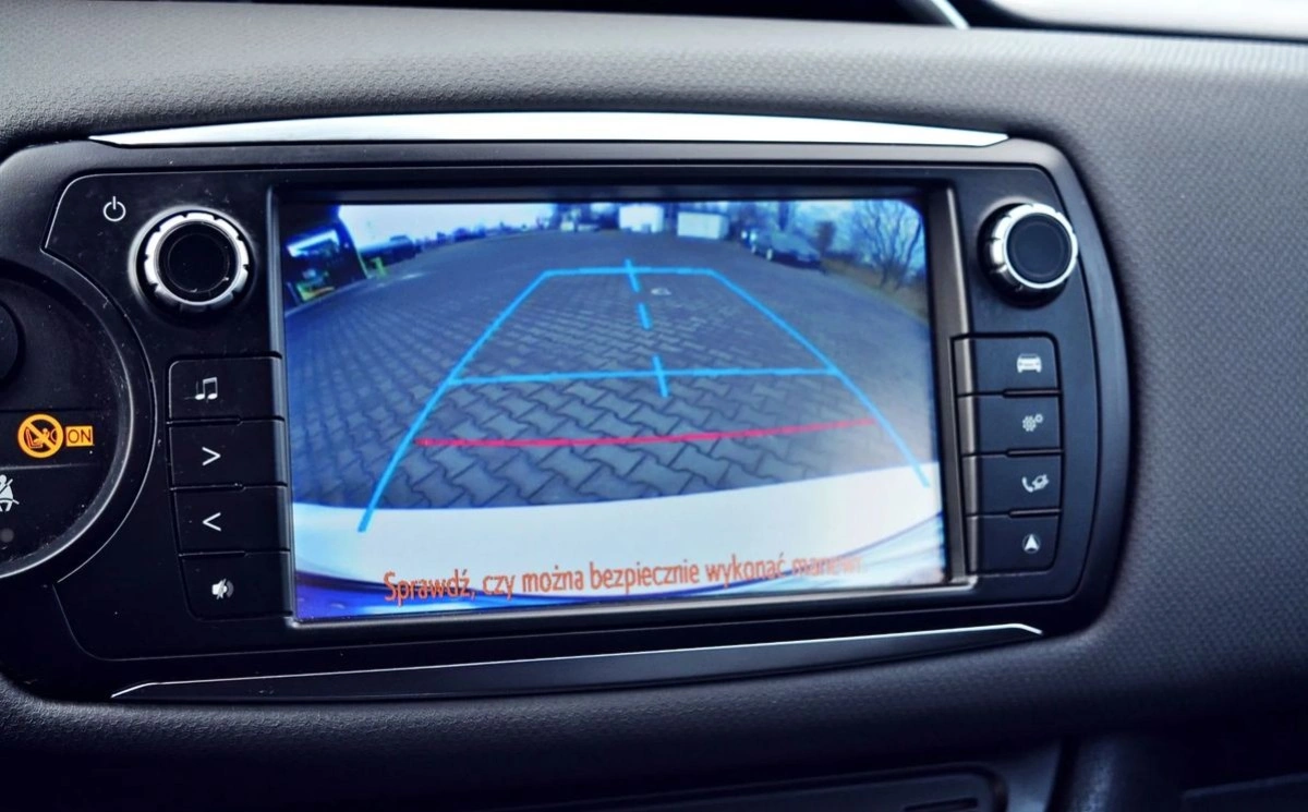 Toyota Yaris - Zdjęcie 9