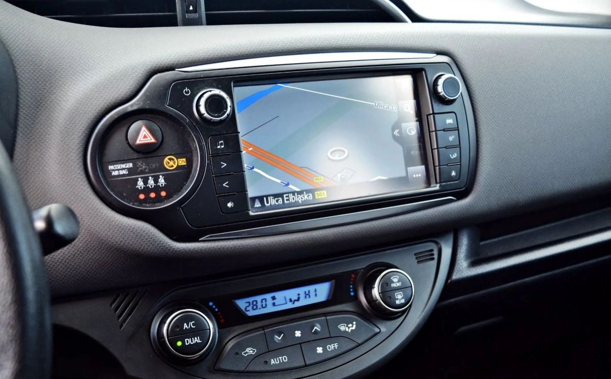 Toyota Yaris - Zdjęcie 10