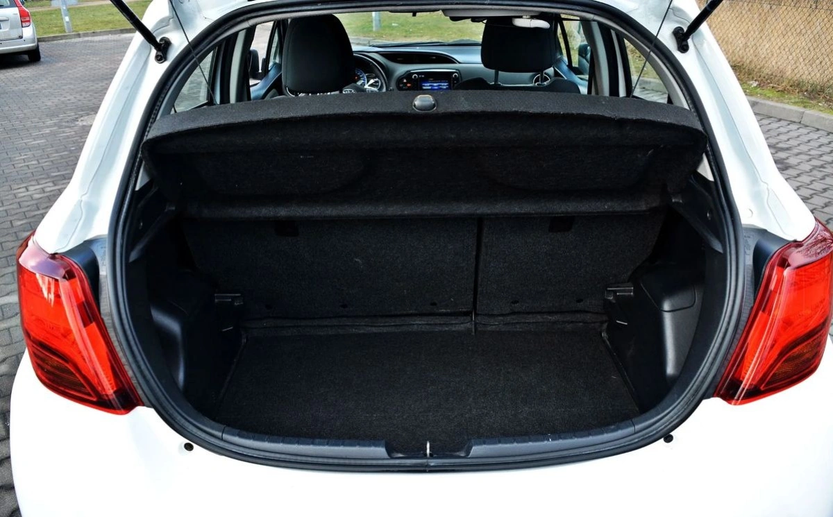Toyota Yaris - Zdjęcie 19