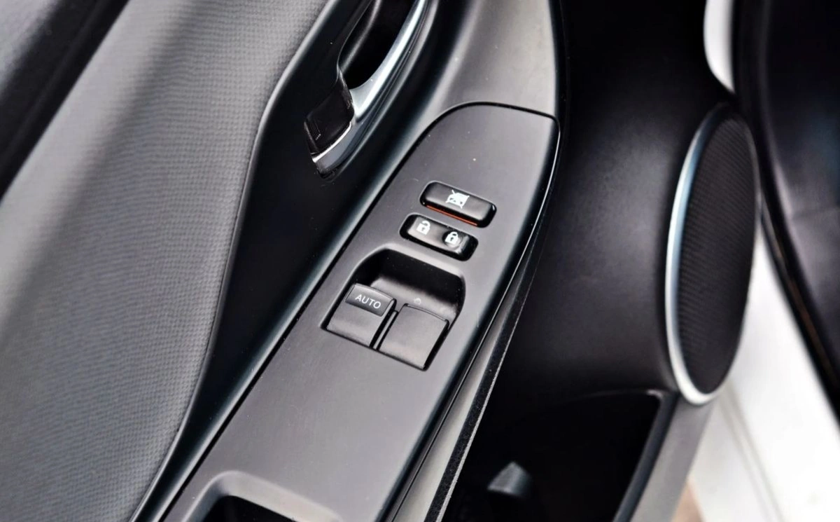 Toyota Yaris - Zdjęcie 23