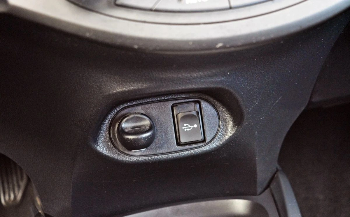 Toyota Yaris - Zdjęcie 29