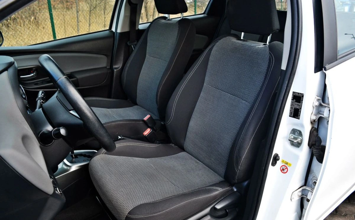 Toyota Yaris - Zdjęcie 30