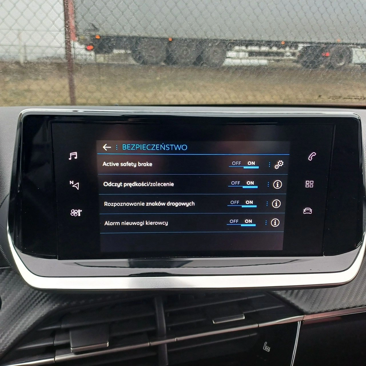 Peugeot 2008 - Zdjęcie 21