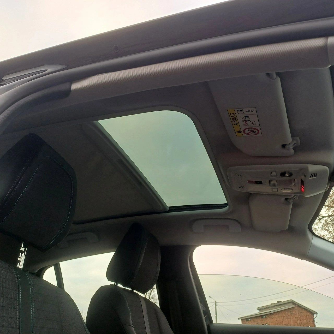 Peugeot 208 - Zdjęcie 15