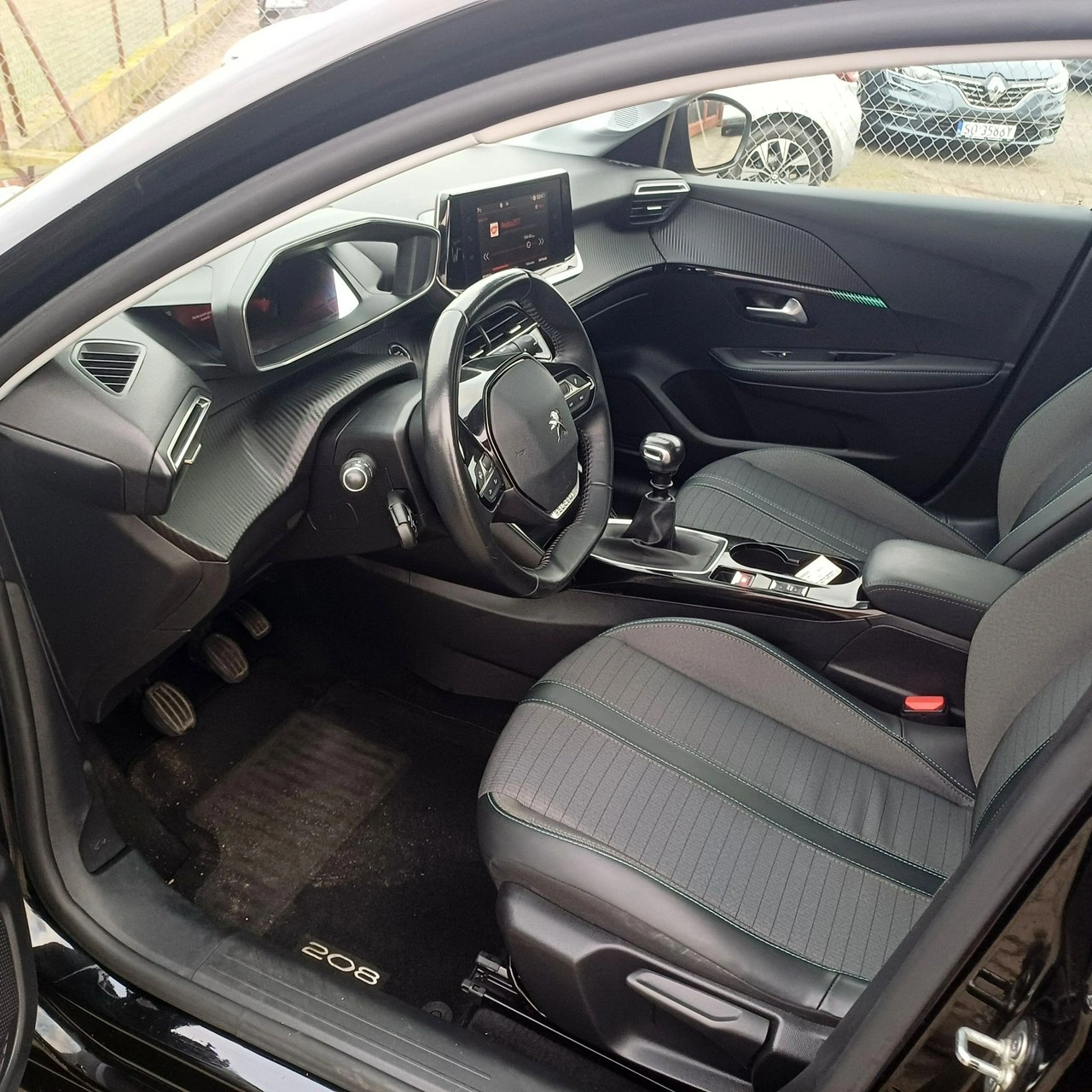 Peugeot 208 - Zdjęcie 4