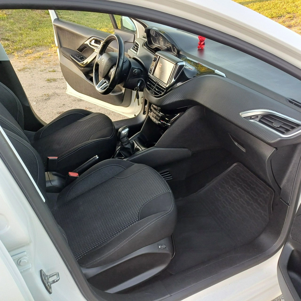 Peugeot 208 - Zdjęcie 11