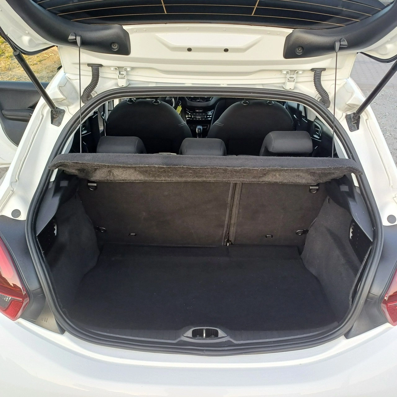 Peugeot 208 - Zdjęcie 22