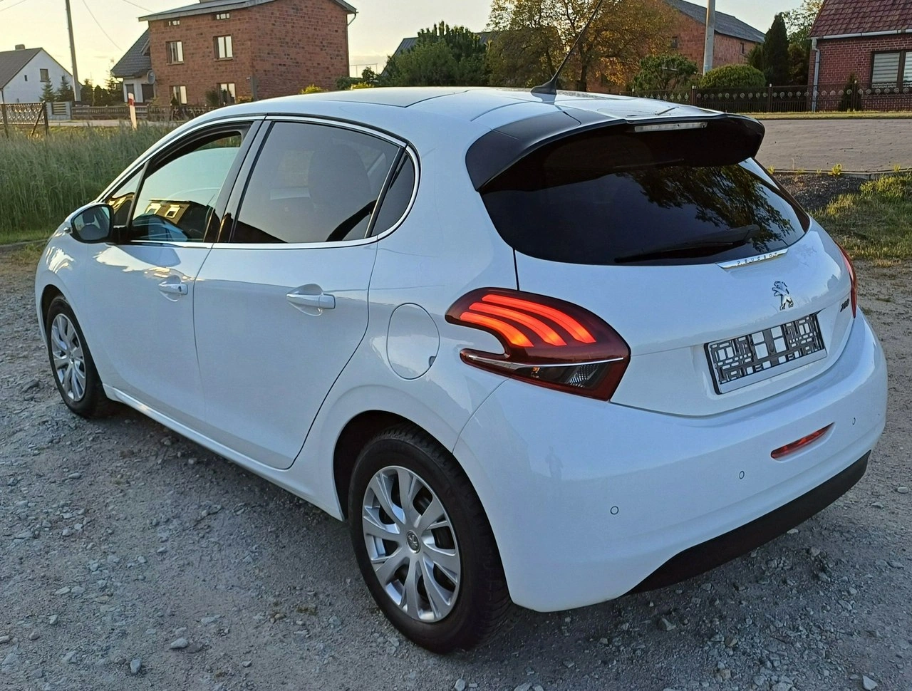 Peugeot 208 - Zdjęcie 3