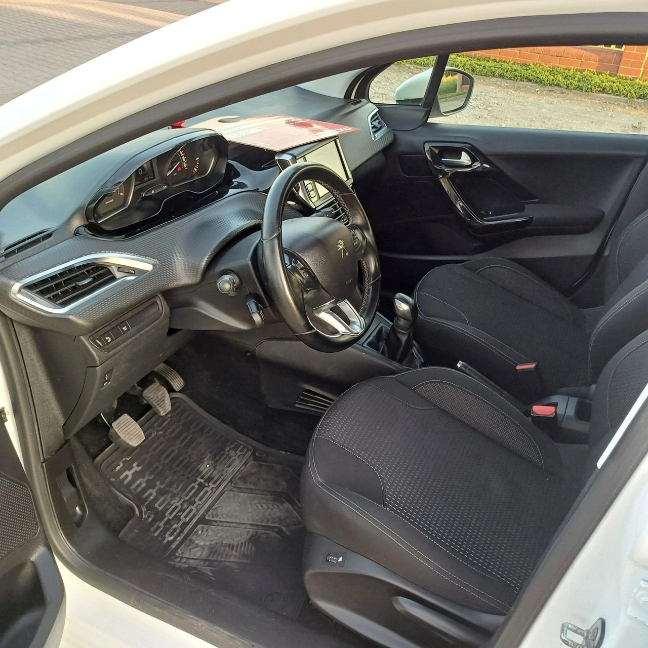 Peugeot 208 - Zdjęcie 8