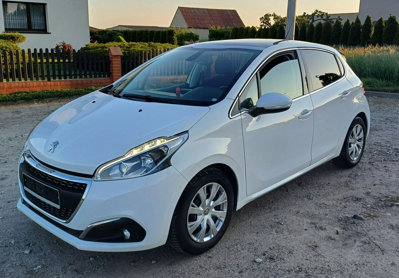 Peugeot 208 - Główne zdjęcie