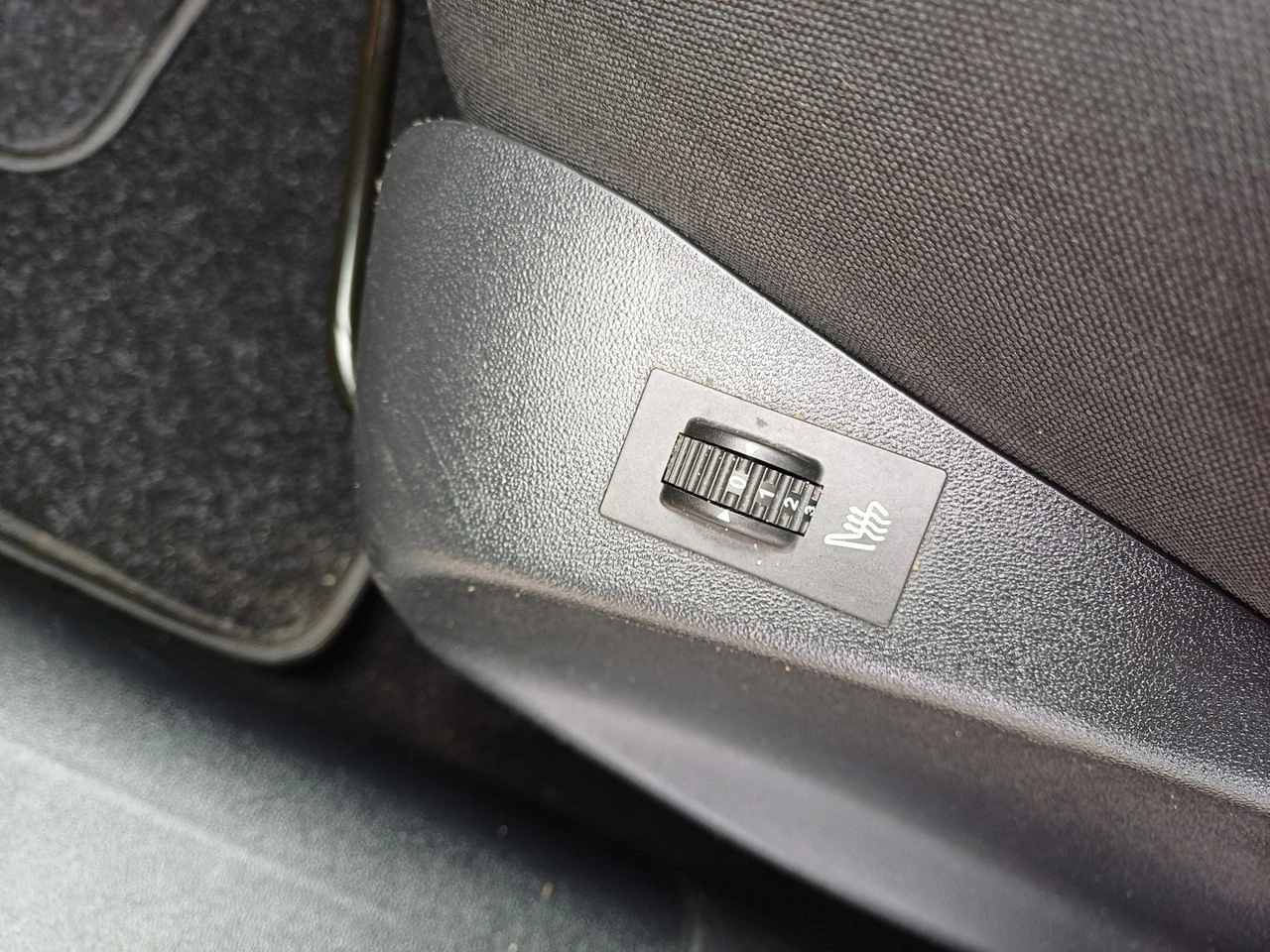 Peugeot 208 - Zdjęcie 16