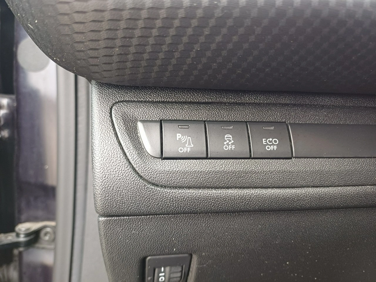 Peugeot 208 - Zdjęcie 17