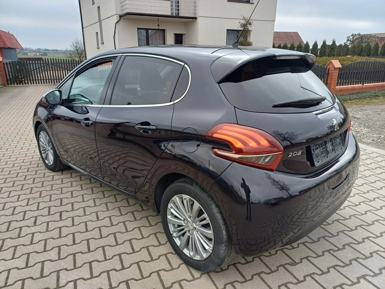 Peugeot 208 - Zdjęcie 3