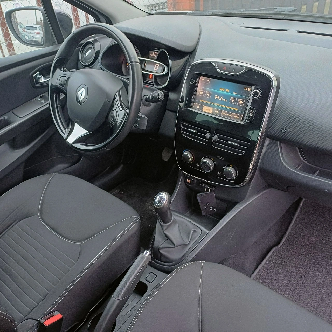 Renault Clio - Zdjęcie 12